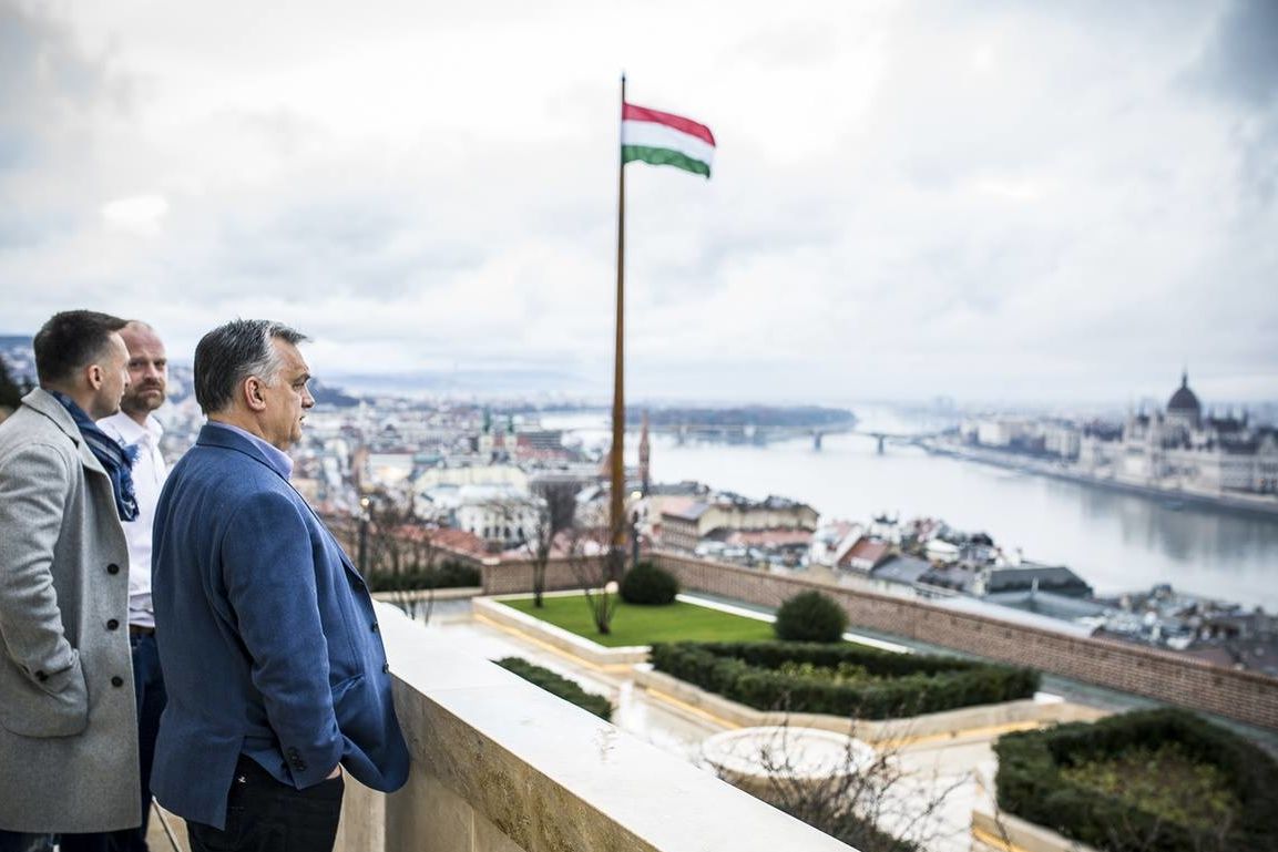 Maďarský premiér Viktor Orbán si prohlíží své nové sídlo