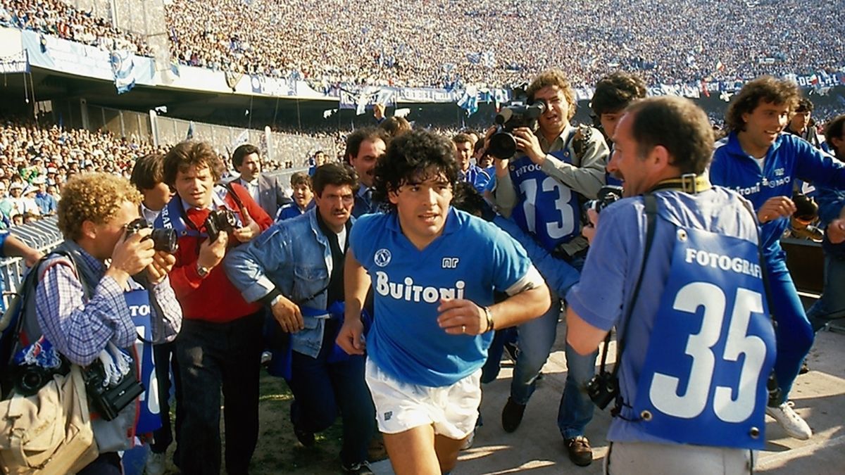 Hledáte možný divácky hit? Může jím být nový dokumentární portrét Asifa Kapadii (Senna, Amy) o nejslavnějším fotbalistovi všech dob Diego Maradona.