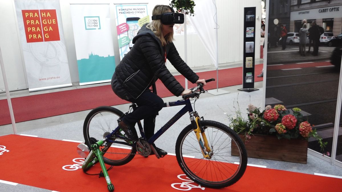 Díky virtuální realitě si mohou lidé jízdu ve městě vyzkoušet nanečisto. 