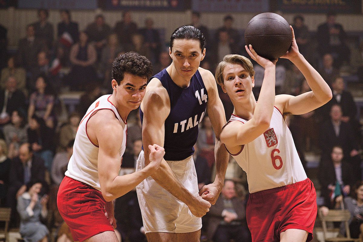 Ve filmu Zlatý podraz si zahrál mladého basketbalistu.