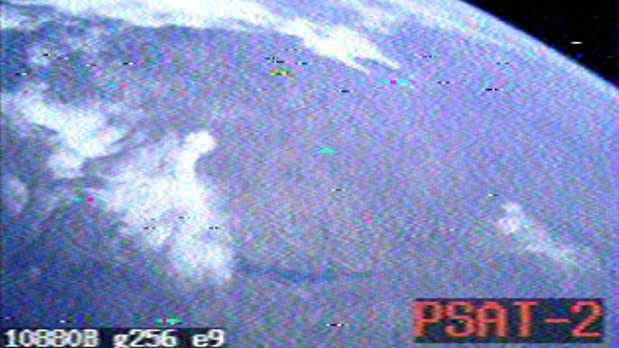 Snímek Země, který družice udělala v okamžiku vypuštění z rakety Falcon Heavy. 