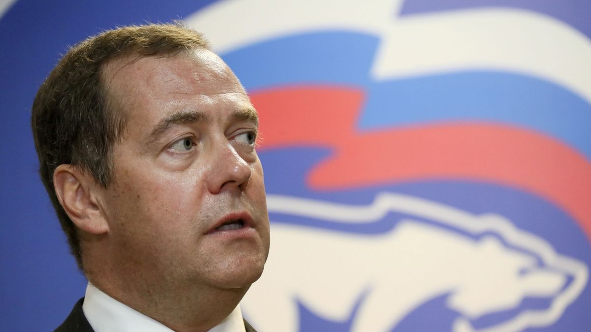Unijní sankce zbídačí především obyčejné Rusy, stěžuje si Medveděv