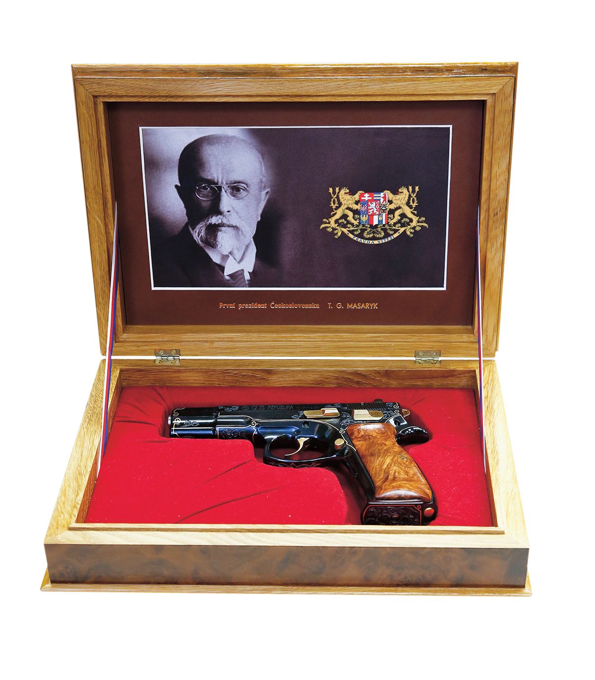 René Ondra je tvůrcem jubilejní edice pistole CZ 75 s názvem Republika ke 100. výročí založení Československa.Jednu z nich letos dostal darem americký prezident Donald Trump.
