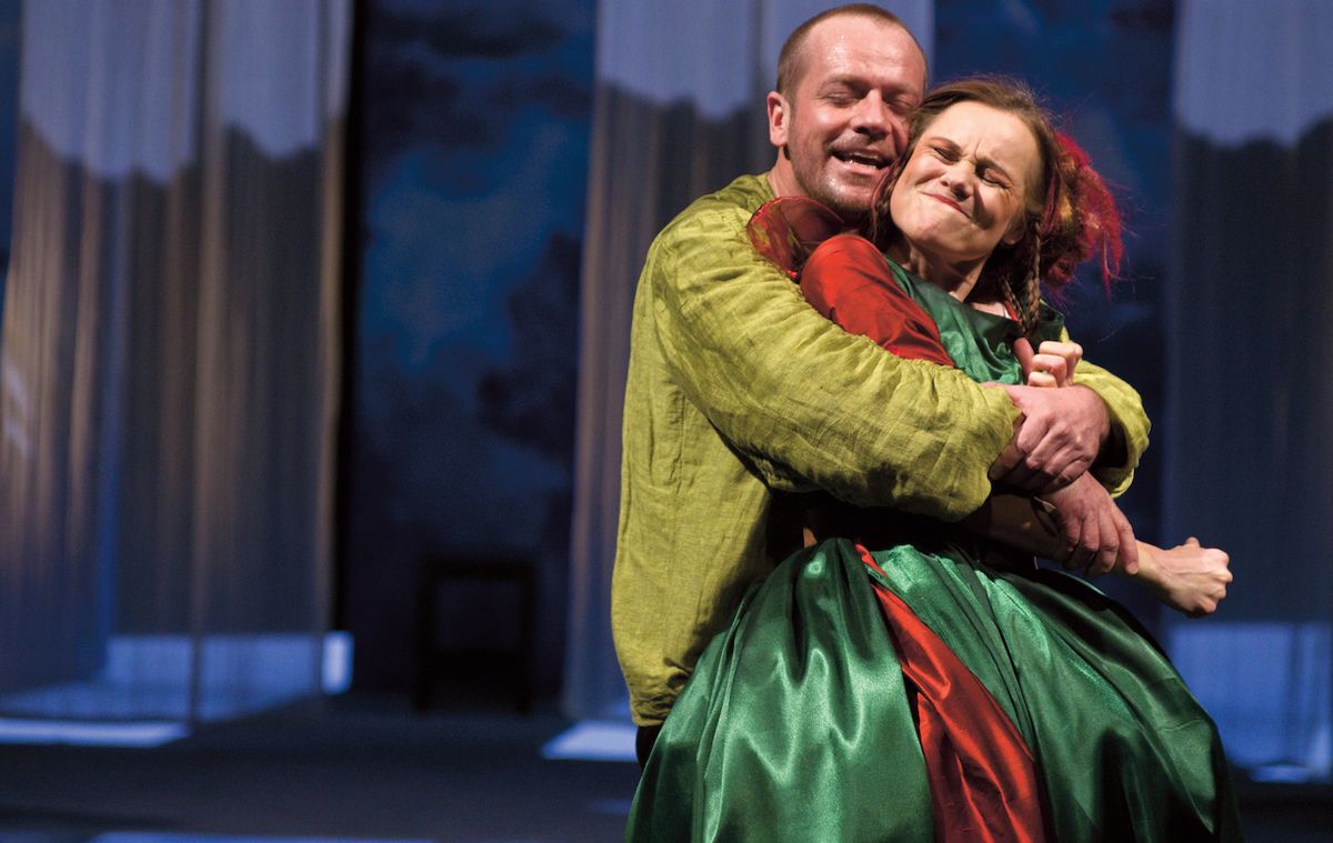Na scéně Divadla na Vinohradech krotí už šestým rokem jako Petruccio v Shakespearově Zkrocení zlé ženy Andreu Elsnerovou, která hraje vzdornou Kateřinu. 