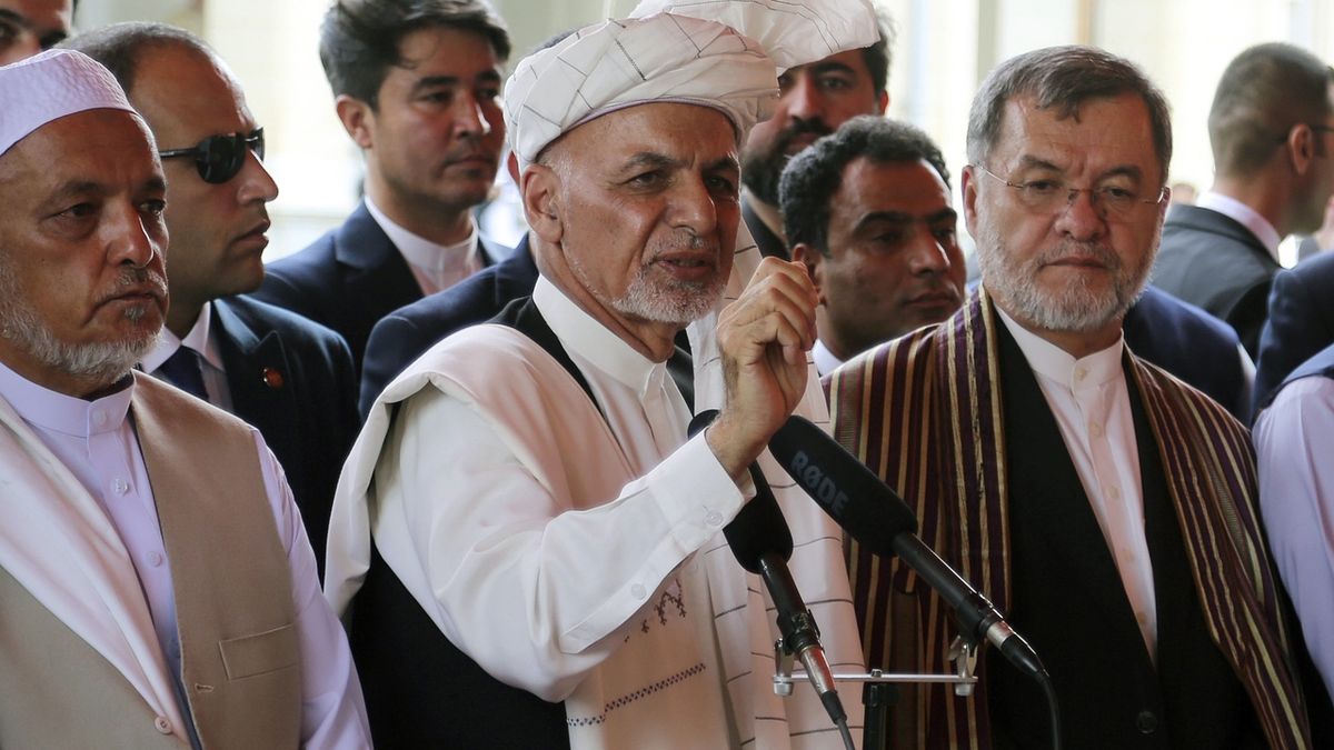 Afghánský prezident Ašraf Ghání je nespokojen, že se o míru v Afghánistánu jedná bez něj. 