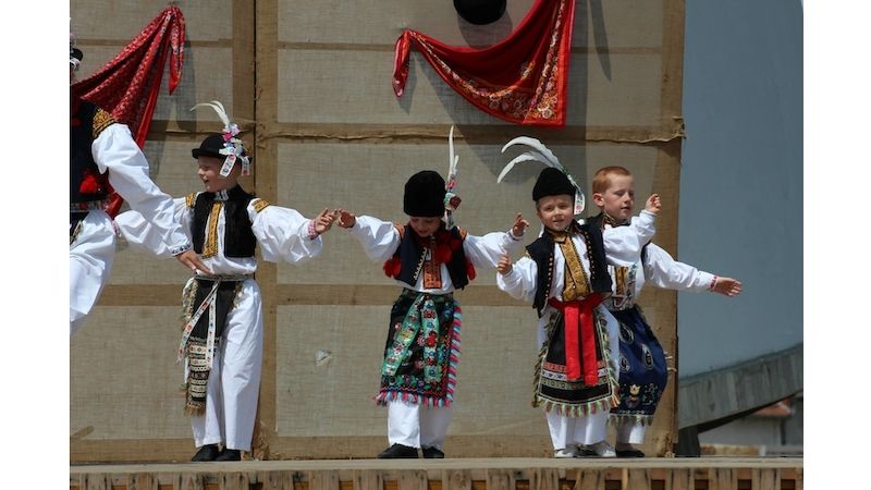Tanec verbuňk tančí chlapci na Slovácku od útlého věku
