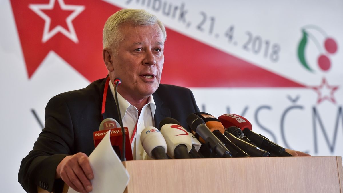 Místopředseda KSČM Josef Skála vystoupil 21. dubna 2018 v Nymburce na mimořádném sjezdu strany.