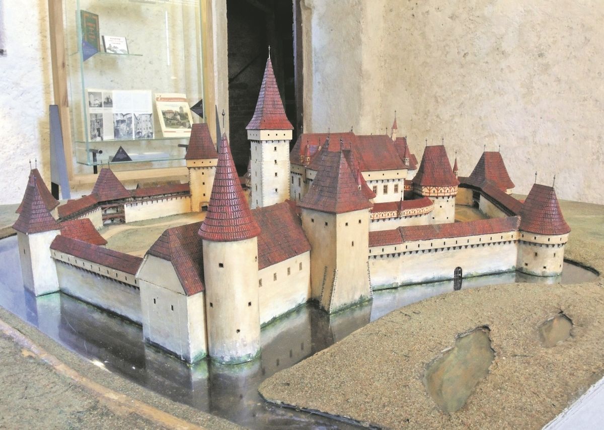V nové expozici nemůže chybět model hradu.