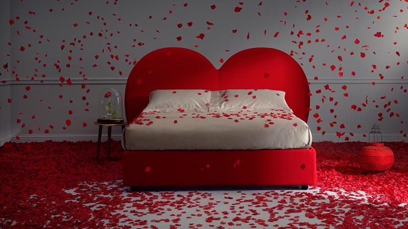 U této postele je inspirací vášeň a láska.