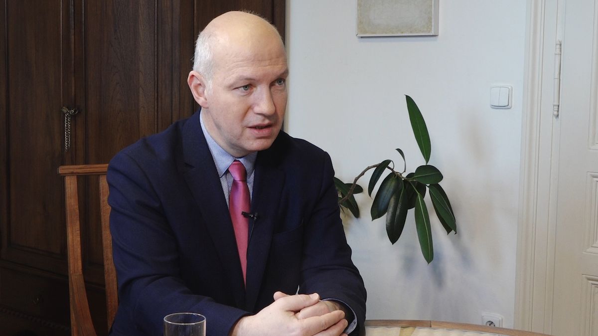 Fischer: V Evropě nosí uniformu jako hlava státu jen Lukašenko