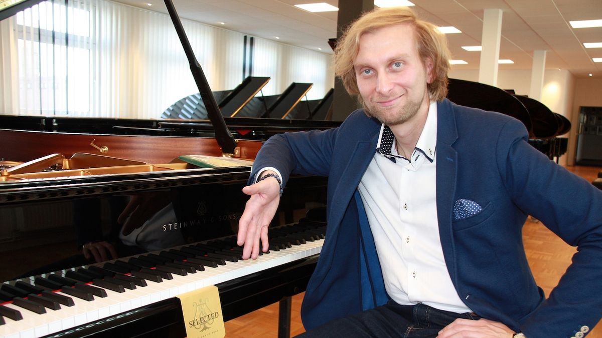 Z dalších oceněných je klavírista Ivo Kahánek, který získal cenu za sólistický výkon.