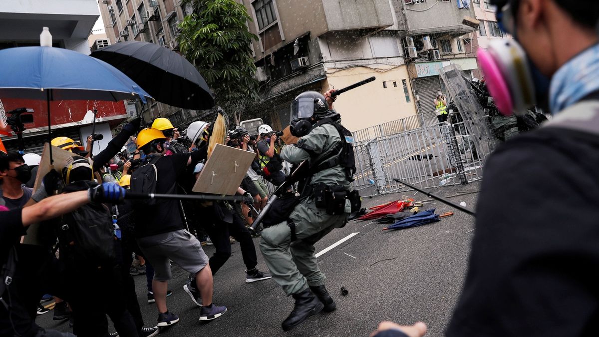 Hongkong prožívá největší politickou krizi za uplynulá desetiletí. 