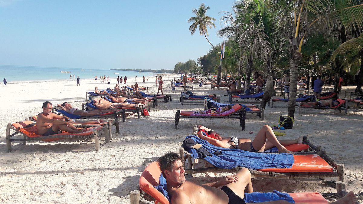Slunce a moře patří k hlavním lákadlům Zanzibaru. Čeští turisté se tam ale také pravděpodobně nakazili jihoafrickou mutací koronaviru. Ilustrační foto