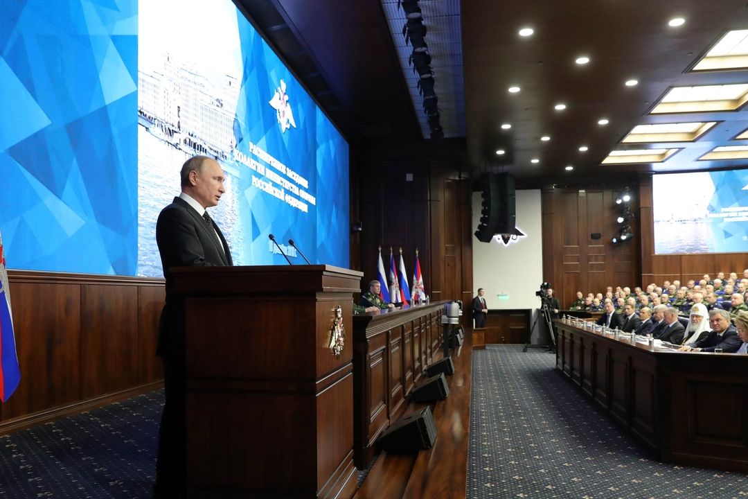 Ruský prezident Vladimir Putin na schůzi vedení ministerstva obrany