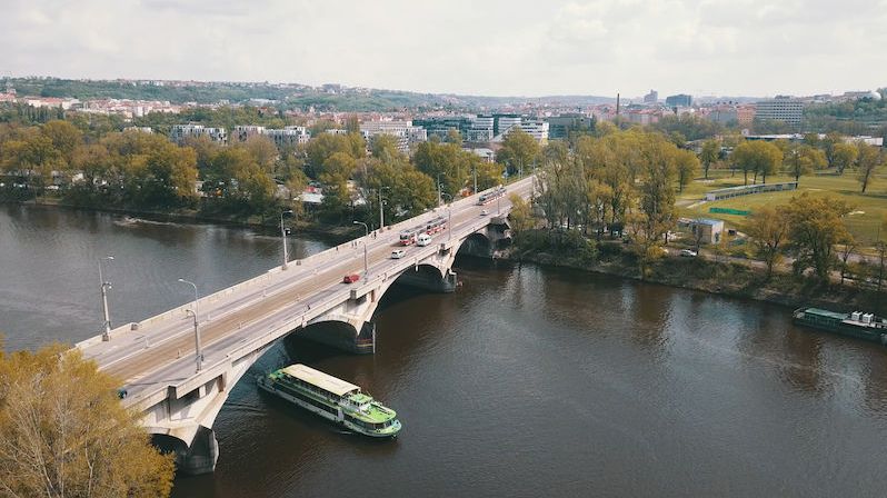 Libeňský most je opět uzavřen kvůli zátěžovým zkouškám