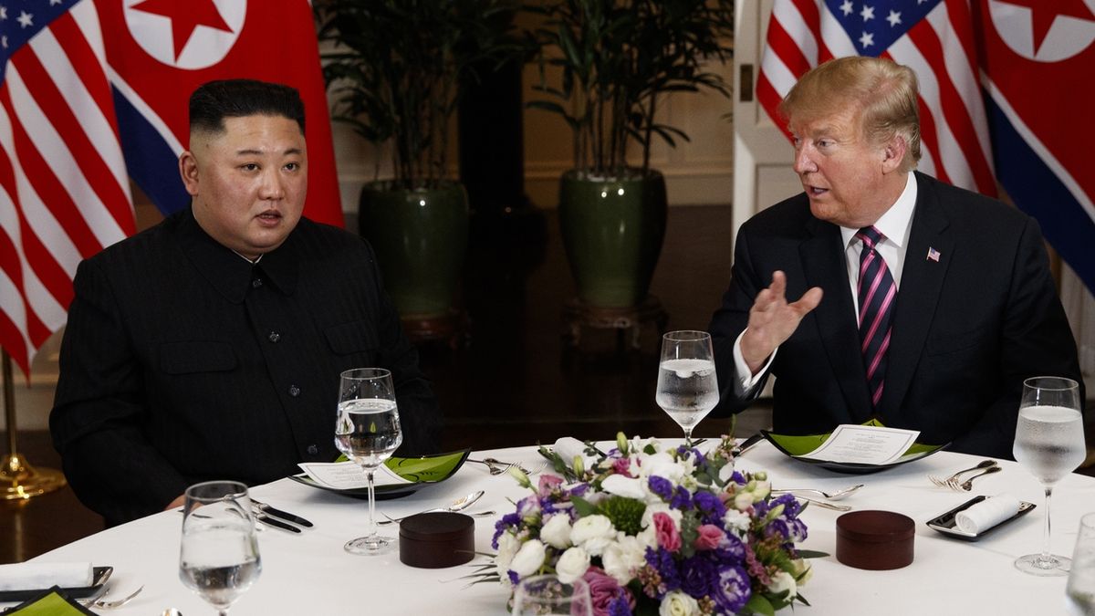Pracovní večeře amerického prezidenta Donalda Trumpa a severokorejského vůdce Kim Čong-una v Hanoji. 
