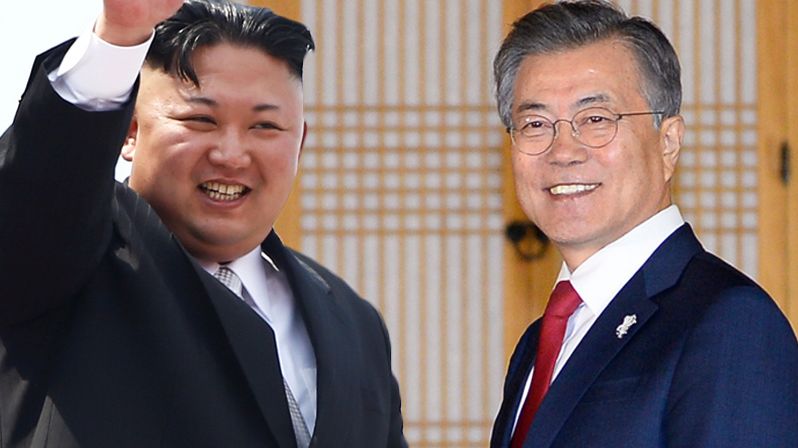 Kim Čong-un (vlevo) a Mun Če-in na koláži