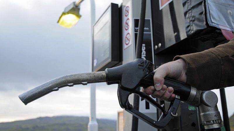 Benzin i nafta nepatrně zlevnily
