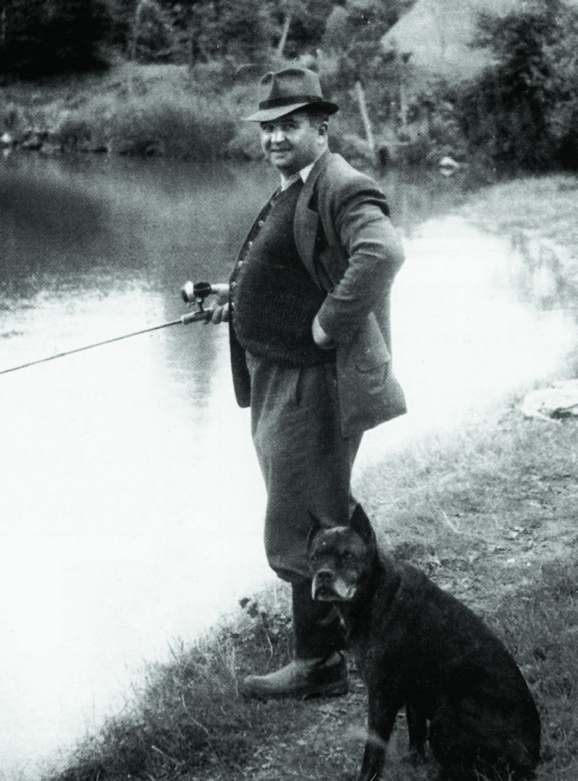 Po vyřazení z aktivní politiky měl Bohumil Laušman více času na rybaření (1949).