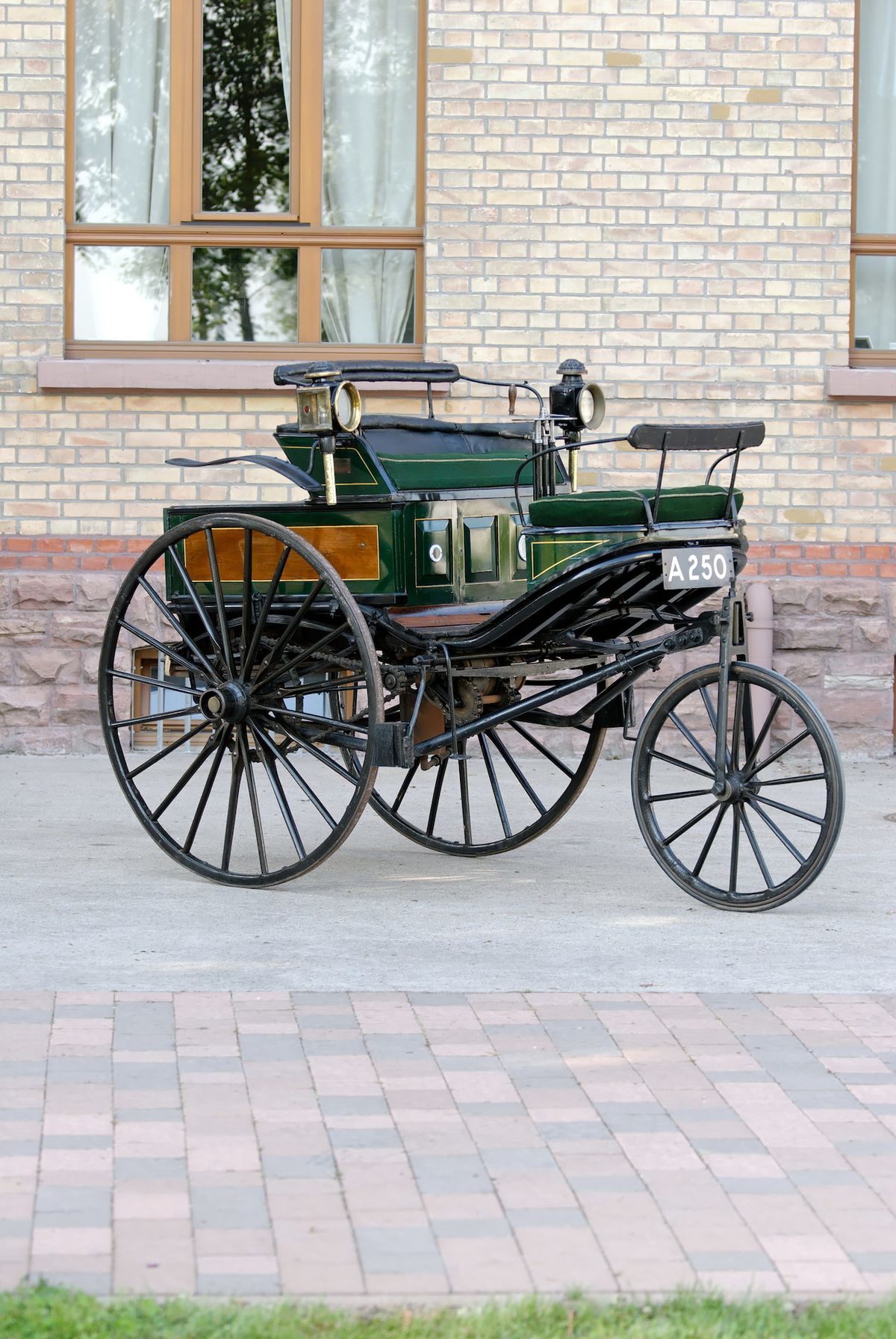 Třetí evoluční verze Benzu Patent Motorwagen z roku 1888