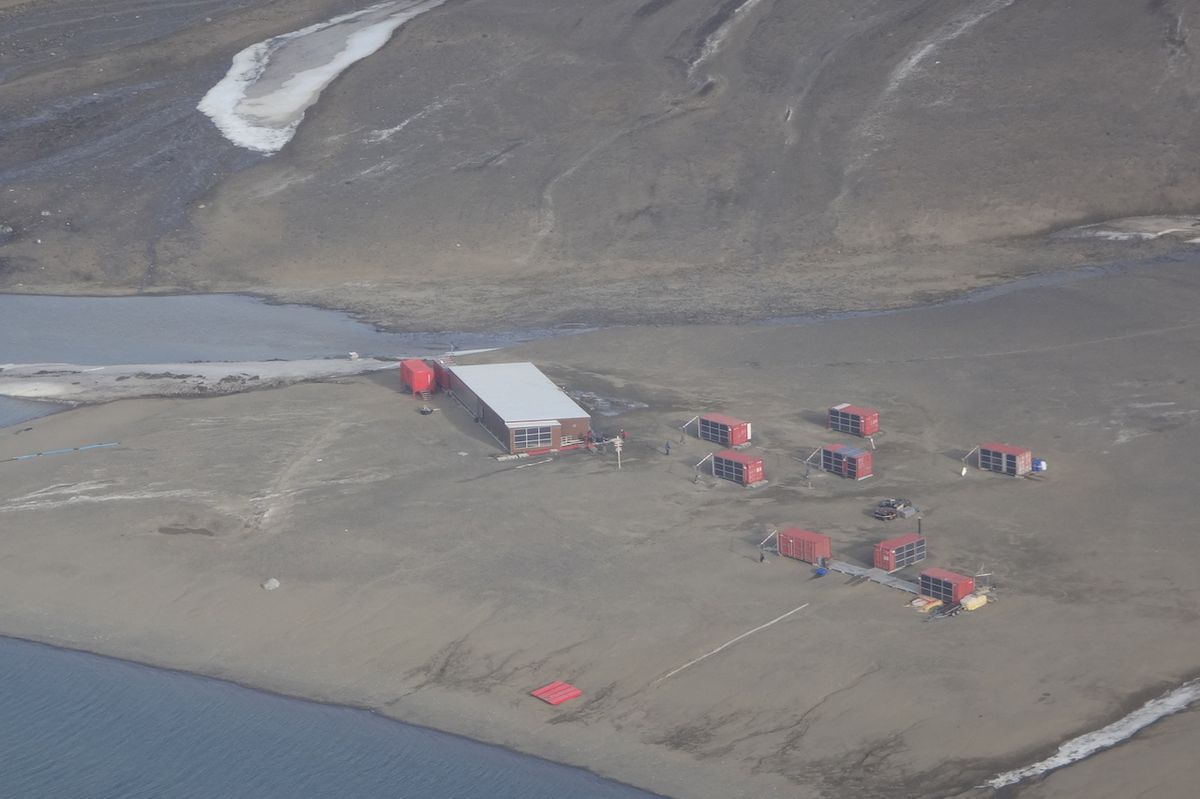 Mendelova polární stanice na ostrově Jamese Rosse, který se nachází východně od nejsevernějšího výběžku Antarktického poloostrova.