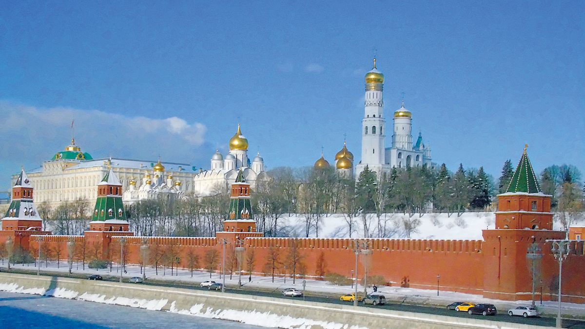 Bílé jsou chrámy i paláce Kremlu.