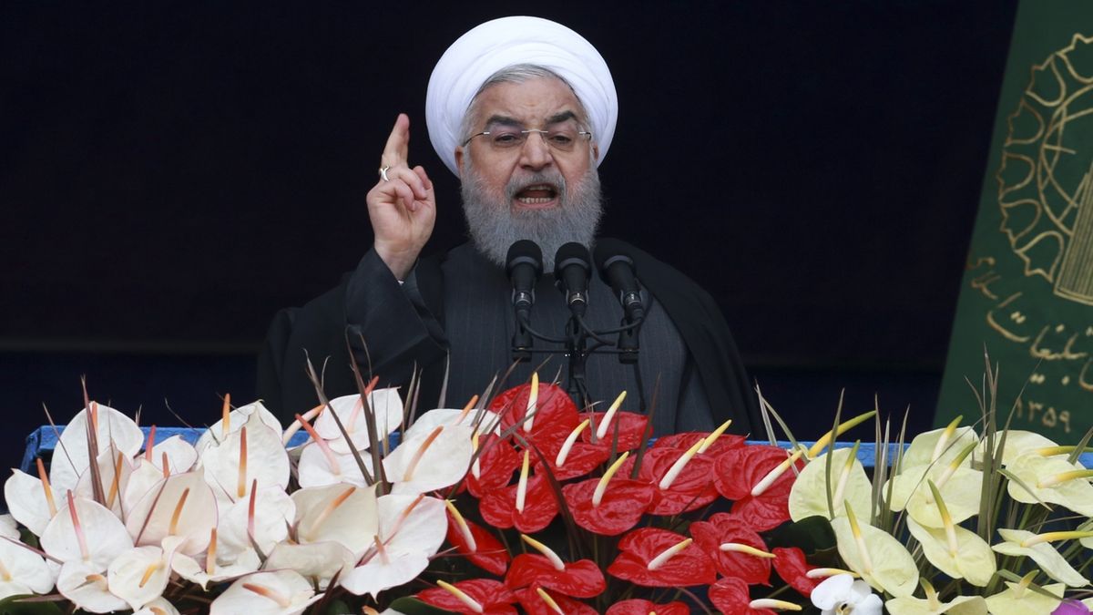 Íránský prezident Hassan Rúhání během slavnostního projevu ke 40. výročí islámské revoluice. 