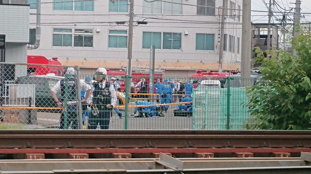 Vyšetřovatelé na nádraží v Kawasaki