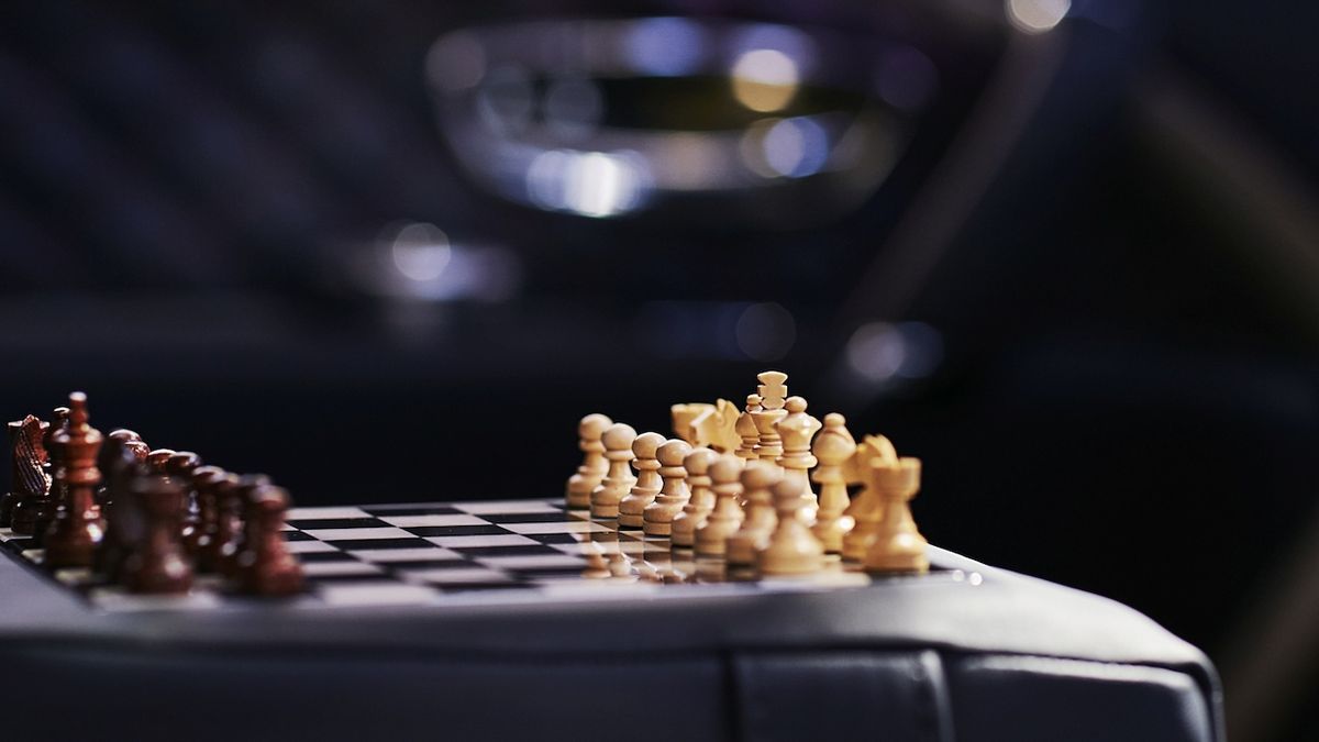 Nejzajímavější detail v Bentaygách Huntsman je šachovnice mezi zadními sedačkami.