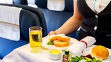 Americké aerolinky představily kuchařku letadlové stravy, lidem je pro smích