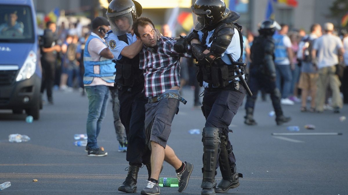 Policie zasahuje proti demonstrantům v Bukurešti