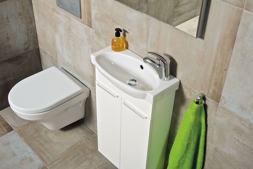 Závěsná toaleta je obvykle zabudovaná ve výšce 40 cm od podlahy.