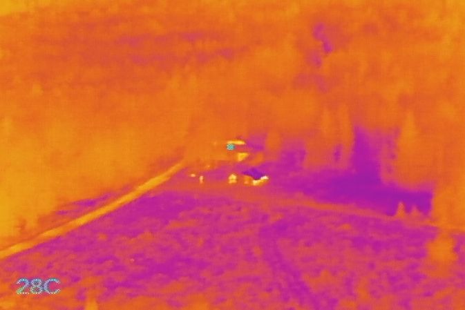Termokamera na policejním dronu odhalila tábořiště v Brdech