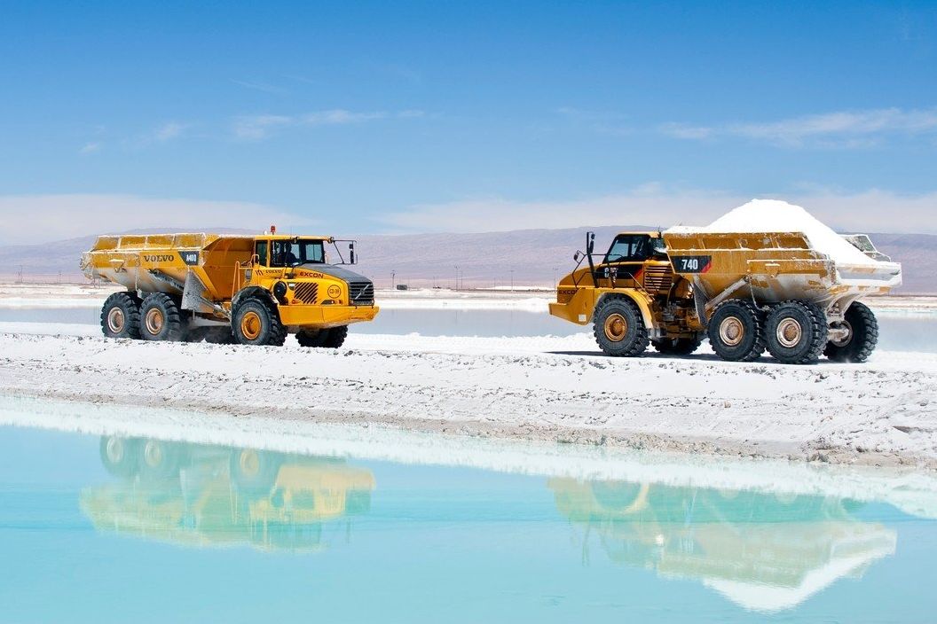 V Chile získávají lithium odpařováním se solných jezer