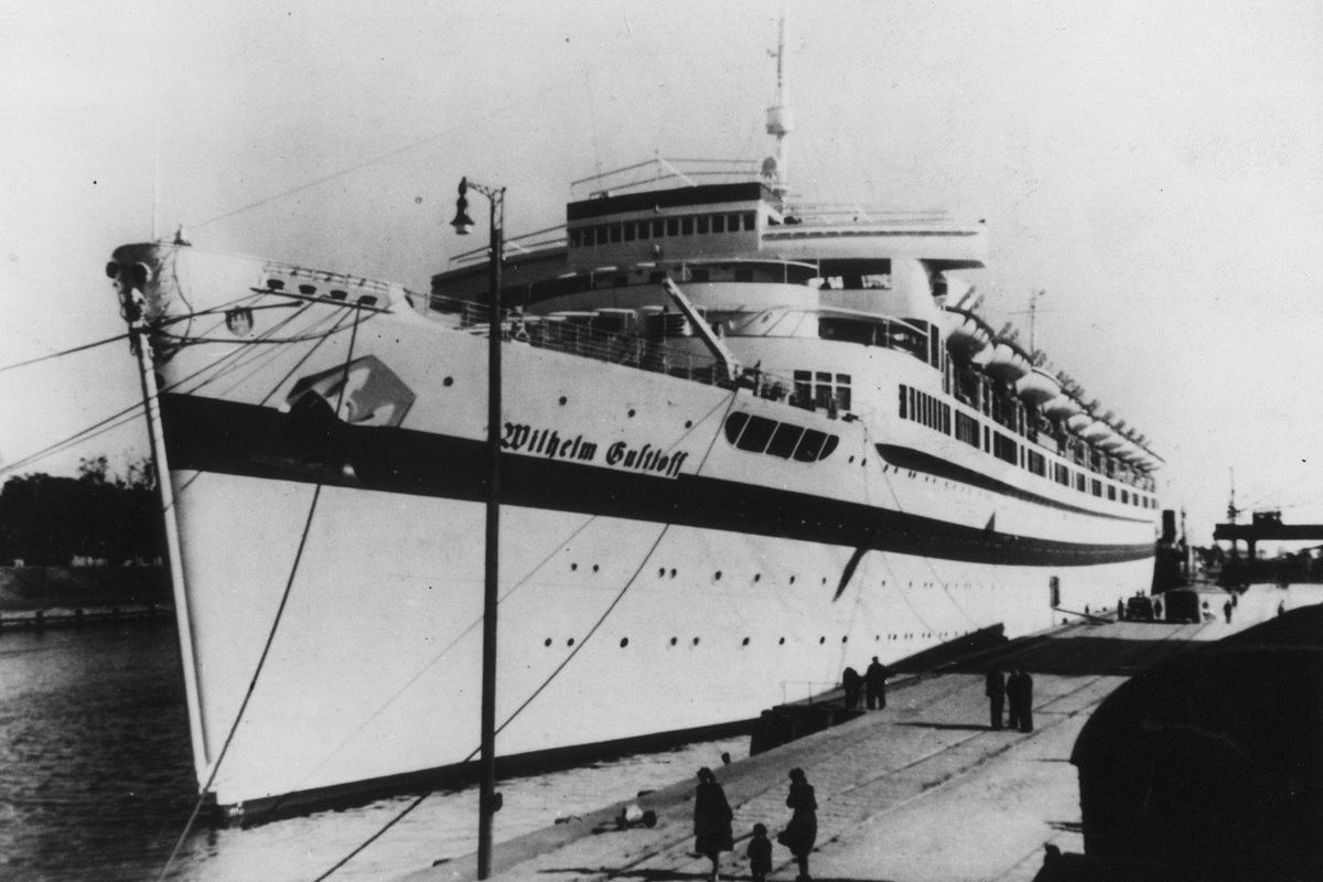 Přepychový výletní parník Wilhelm Gustloff. Na svou poslední plavbu vyjel 30. ledna 1945 a na palubě měl přes 10 000 lidí.
