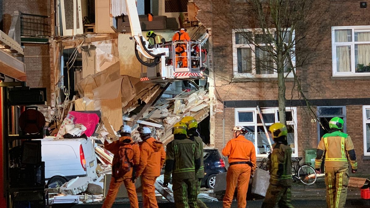 Nejméně devět zraněných si vyžádalo zřícení třípodlažního domu v Haagu. Podle policie za neštěstím stojí výbuch plynu.