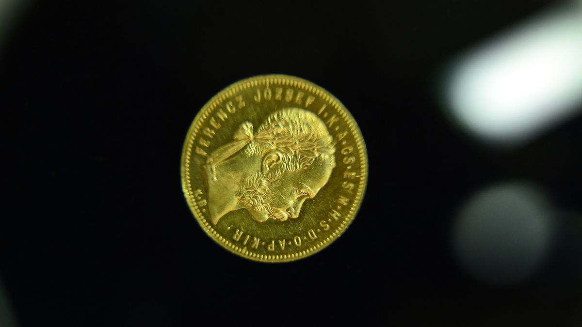 Banskoštiavnický zlatník z roku 1878 o váze šest a půl dukátu. Jeho vyvolávací cena byla 7,5 milionu korun (300 tisíc eur). Vydražen byl za 13,2 milionu korun.