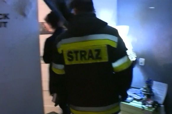 Polští hasiči na místě neštěstí v Koszalinu