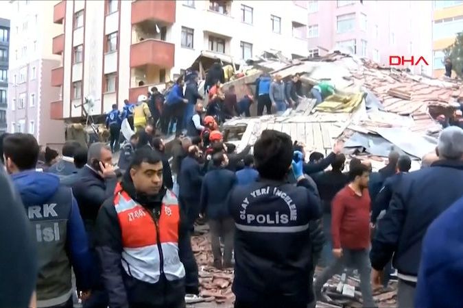 V Turecku se zřítil dům