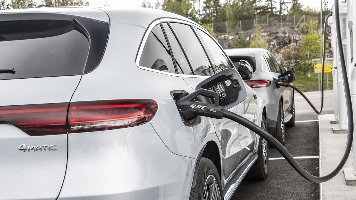 Devět z deseti majitelů elektromobilů by už nechtělo spalovací auto, říká výzkum