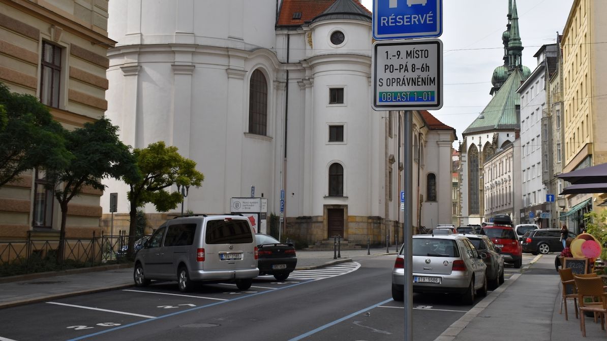 Poloprázdná parkoviště v modrých zónách jsou výsledkem zavedení nového systému v Brně. (Ilustrační foto)