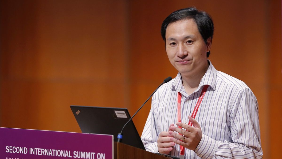 Čínský vědec Che Ťien-kchuej na konferenci v Hongkongu