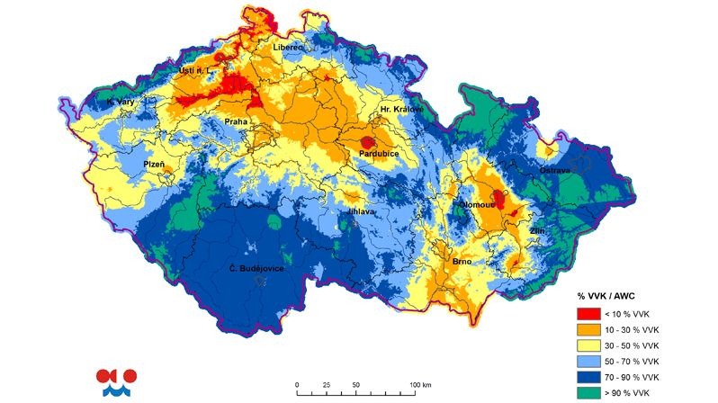 Mapa vlhkosti půdy pod trávníkem O až 20 cm. Vlhkost půdy je vyjádřena v procentech využitelné vodní kapacity. Stav k 30. červenci.