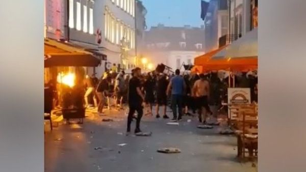 Bitka fanoušků v centru Bratislavy