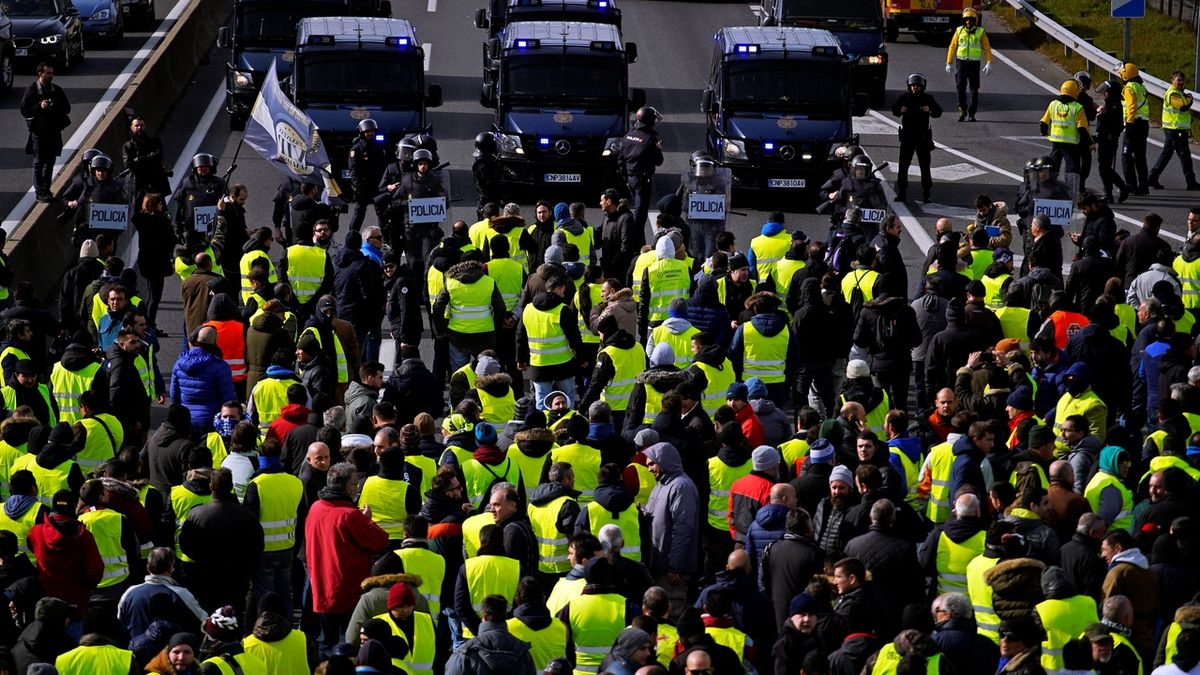 Taxikáři blokovali i příjezd na letiště Barajas v Madridu