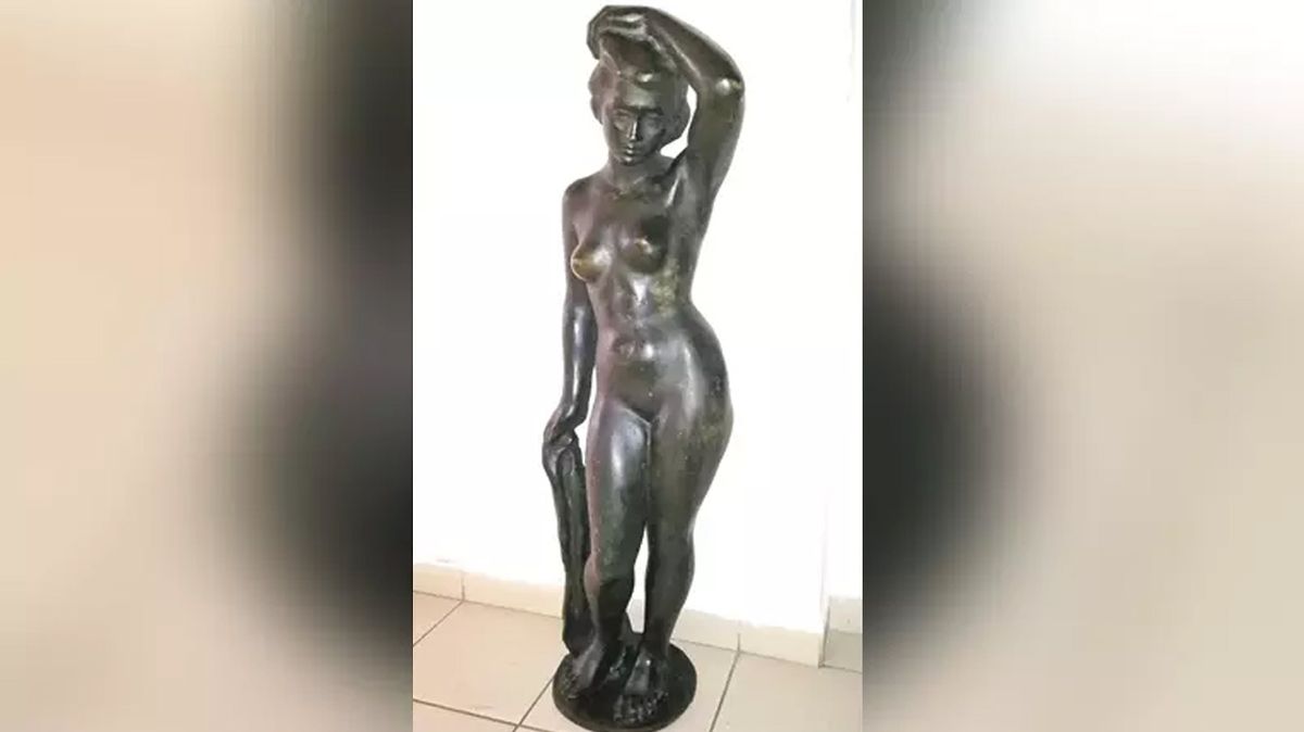 Ukradená socha z Wiesnerovy vily je v policejním skladu.