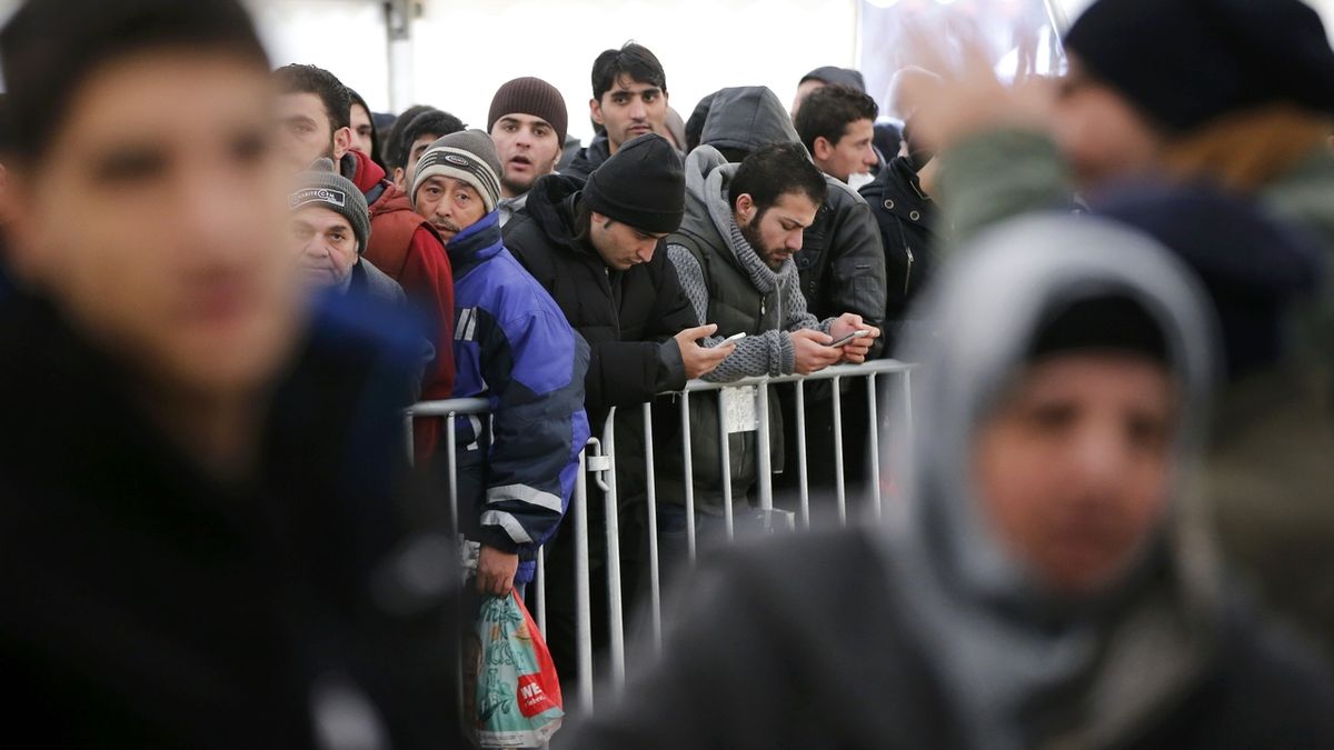 Migranti se stále tísní v utečeneckých centrech 
