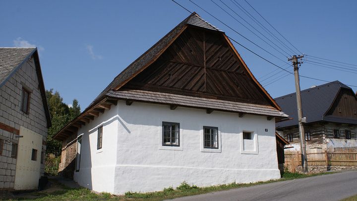 Chalupu v Daňkovicích zachránila rekonstrukce, dnes ji užívají rekreanti.