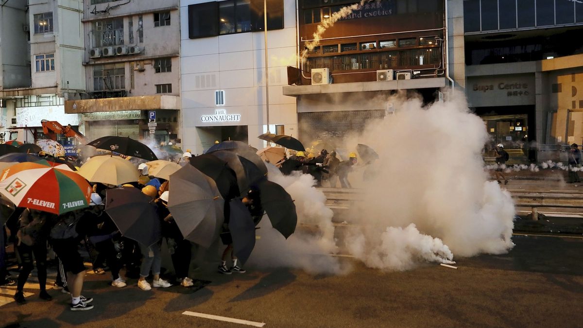 Demonstranti v Hongkongu