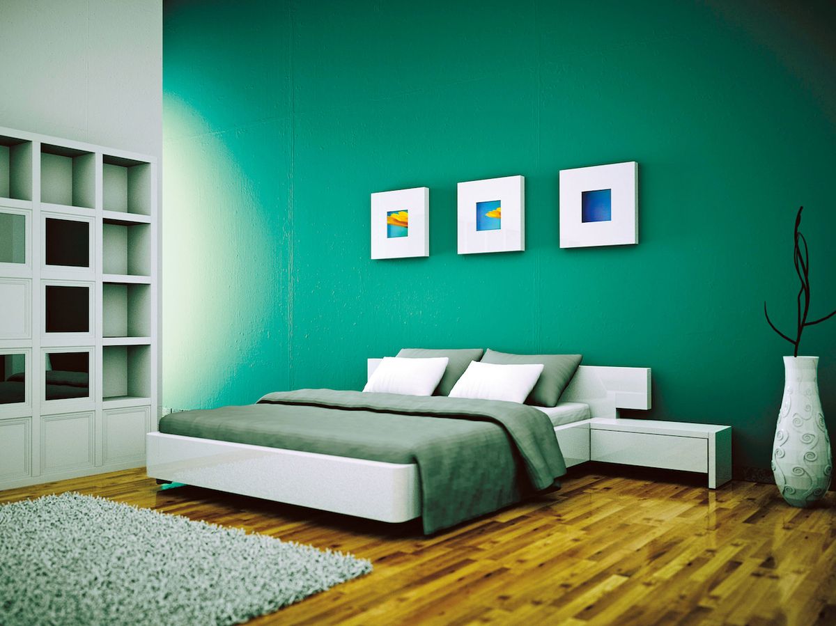 Barva Lagoon v zeleno modrém odstínu. V kombinaci s ní vyniknou bílé prvky: rámečky obrazů, nábytek.